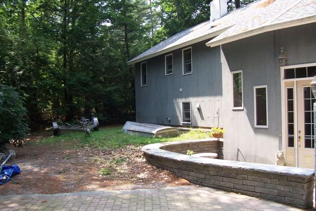 https://landscapesbytom.com/wp-content/uploads/2024/03/BeforeandAfter201801-1074-Beforecourtyardpath1.jpeg